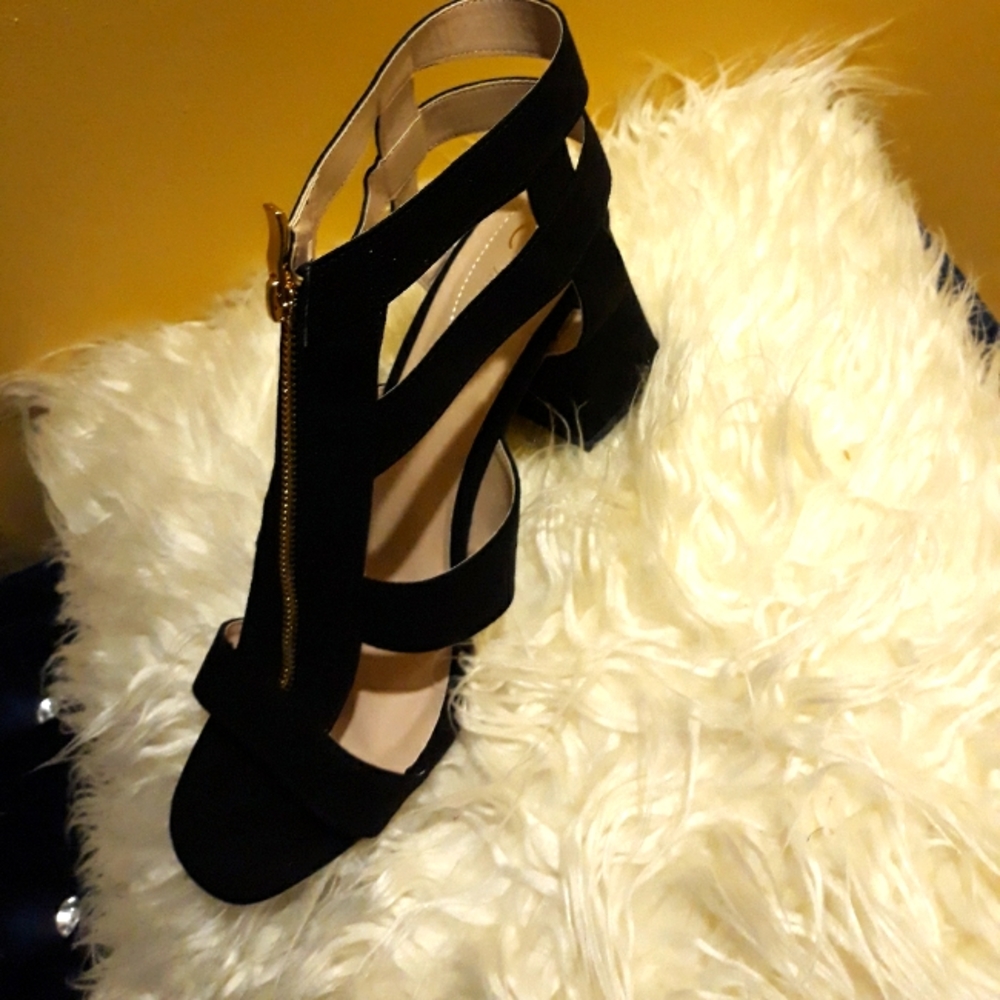 $25, Sexy,New Comfortable block black heels, gold zip.
